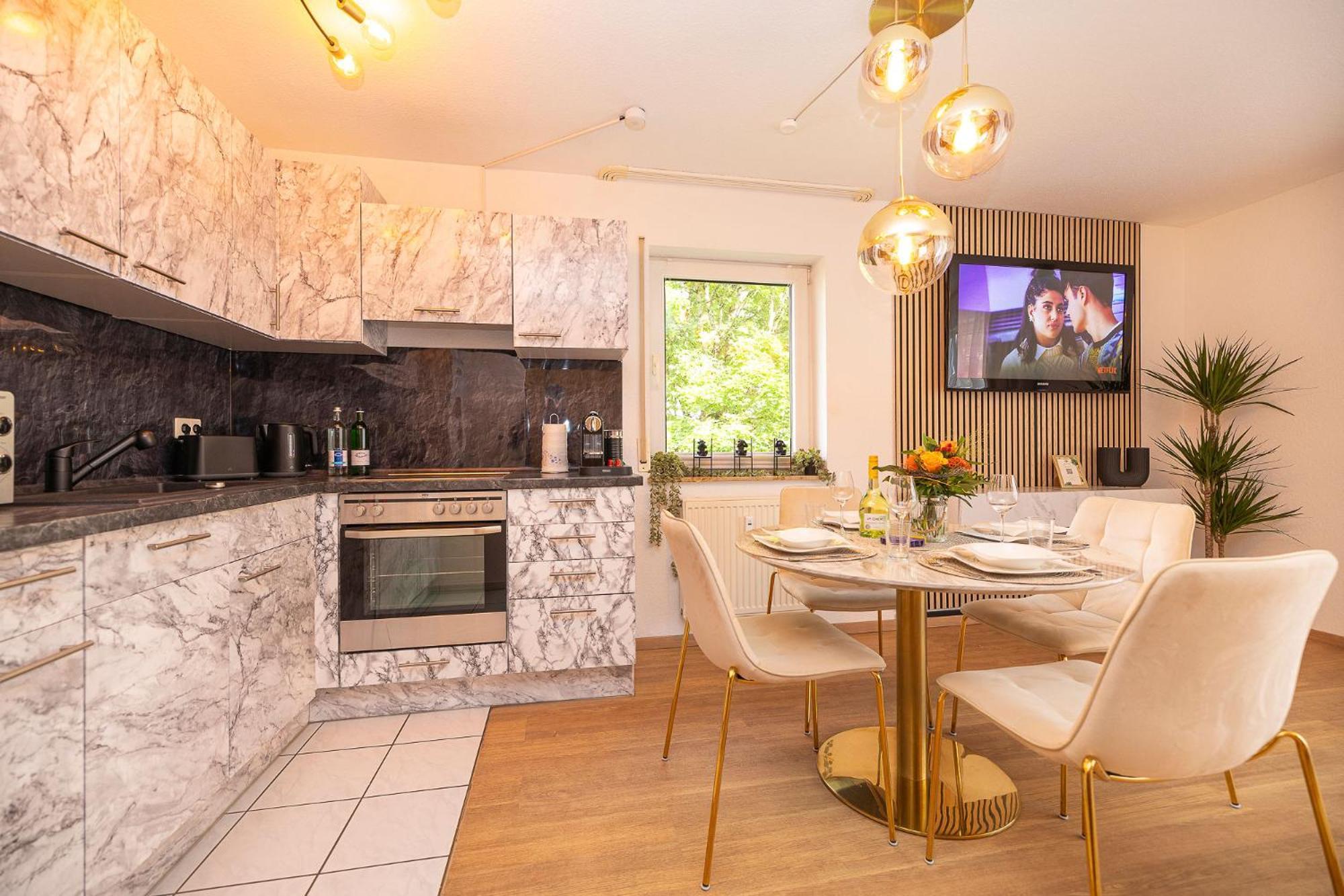 Luxx Home Bc, Zentral - Fuer 4 Personen - Balkon - Parken - Voll Ausgestattete Kueche Біберах-на-Рісі Екстер'єр фото