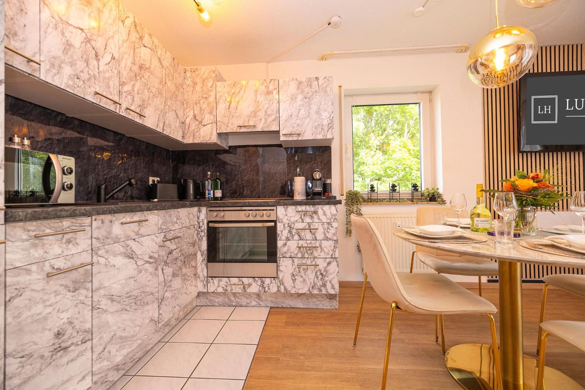 Luxx Home Bc, Zentral - Fuer 4 Personen - Balkon - Parken - Voll Ausgestattete Kueche Біберах-на-Рісі Екстер'єр фото