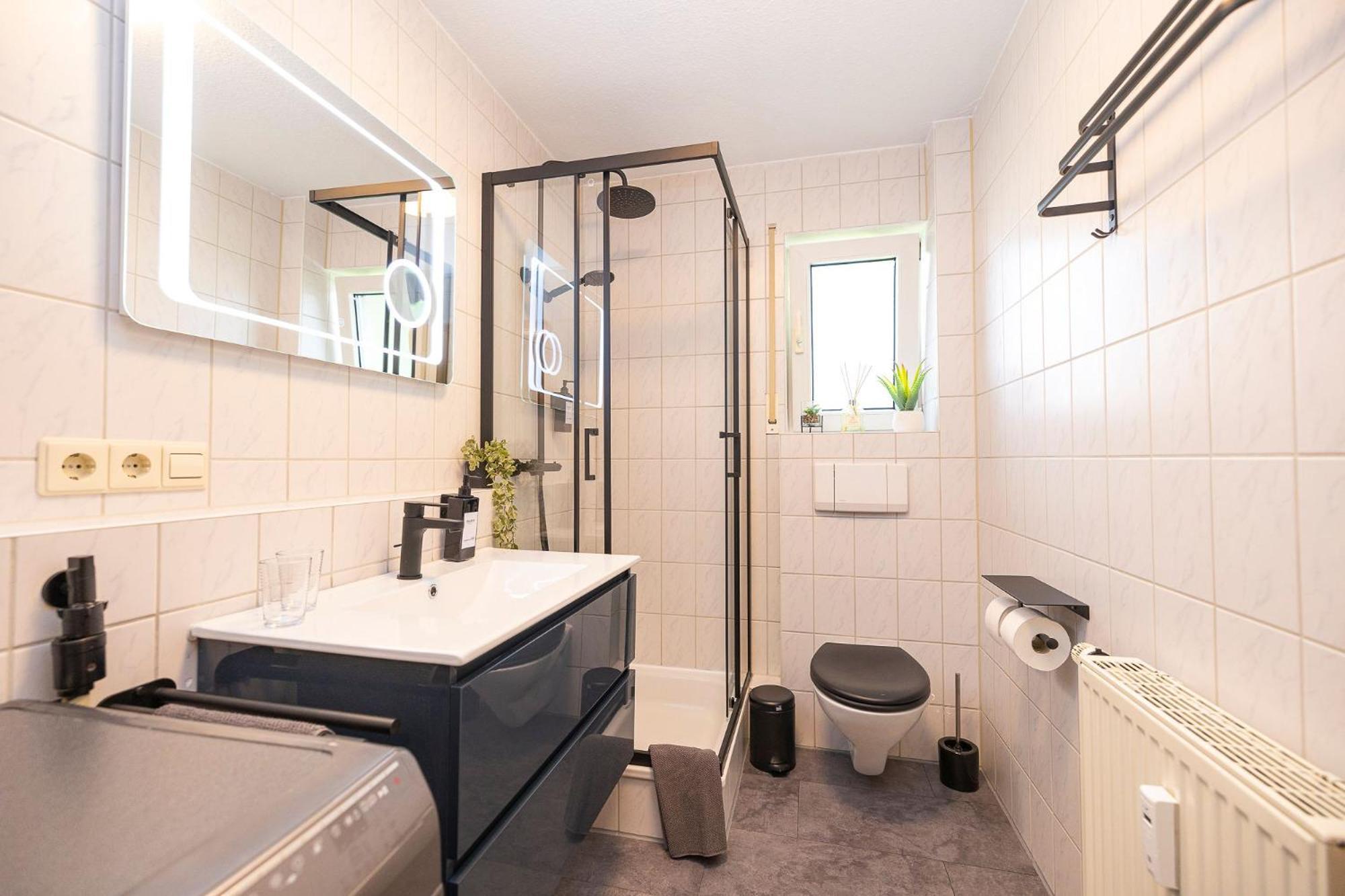 Luxx Home Bc, Zentral - Fuer 4 Personen - Balkon - Parken - Voll Ausgestattete Kueche Біберах-на-Рісі Екстер'єр фото